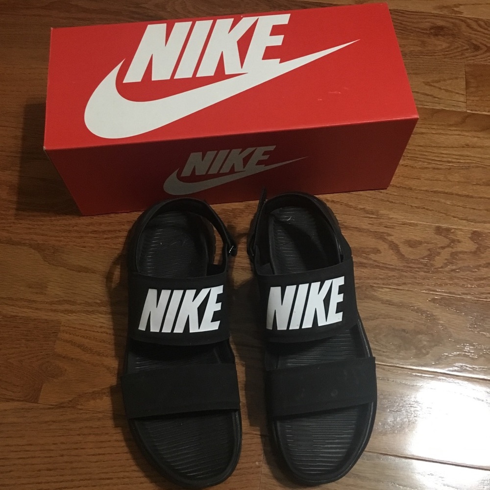 Womens Nike Tanjun Sandal size 11